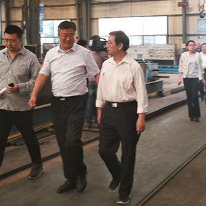 ������̩���˴�һ�е�ɽ�|���x���ؙC(j��)е���޹�˾ҕ�칤��